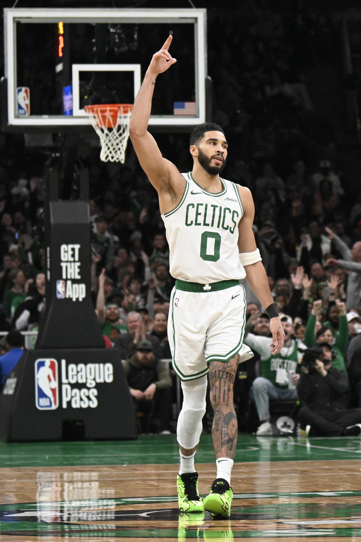 华体会登录塔图姆迎来二十赛季高光表现，加拿大队球迷沸腾！的简单介绍